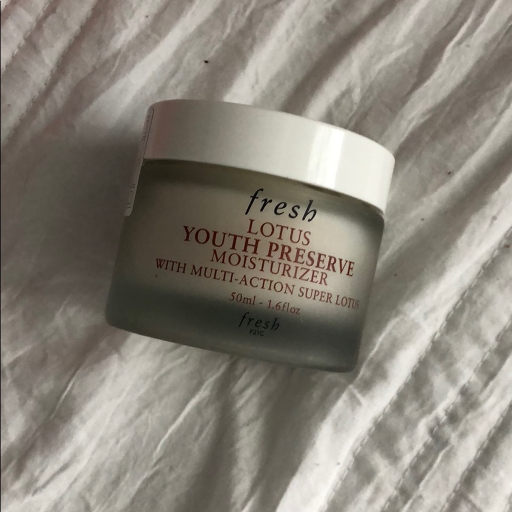 FreshLotus Anti- Aging Daily Moisturizer ·